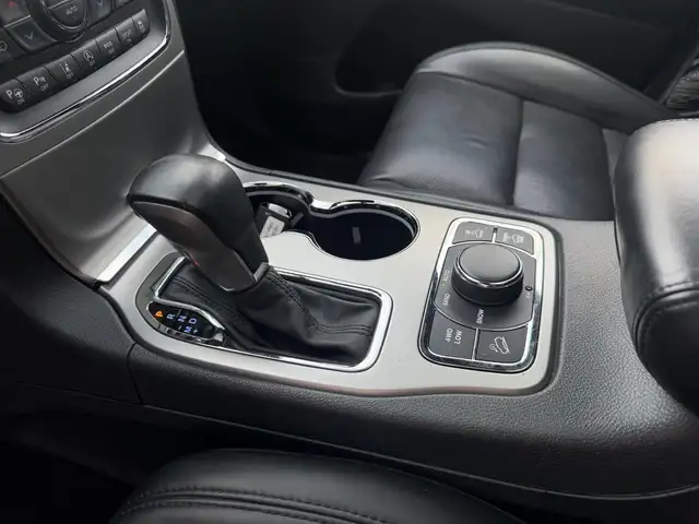 Jeep Grand Cherokee view 4