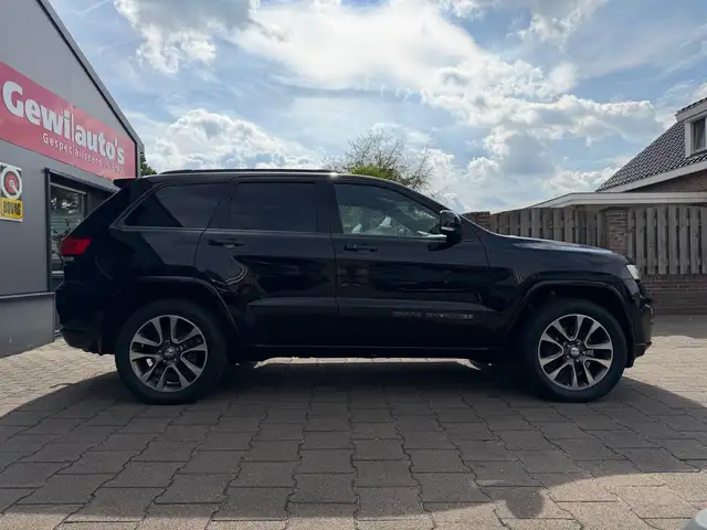 Jeep Grand Cherokee view 3