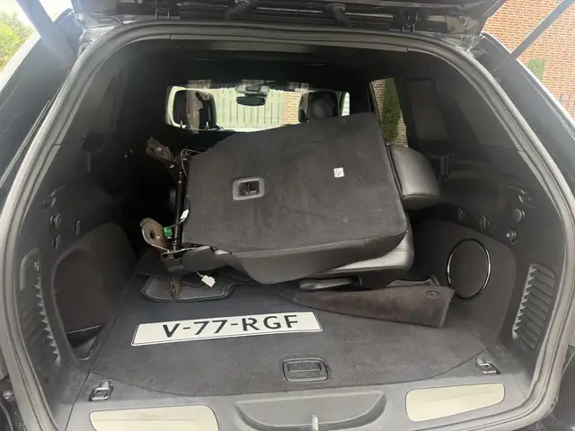 Jeep Grand Cherokee view 19