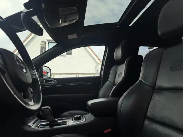 Jeep Grand Cherokee view 10