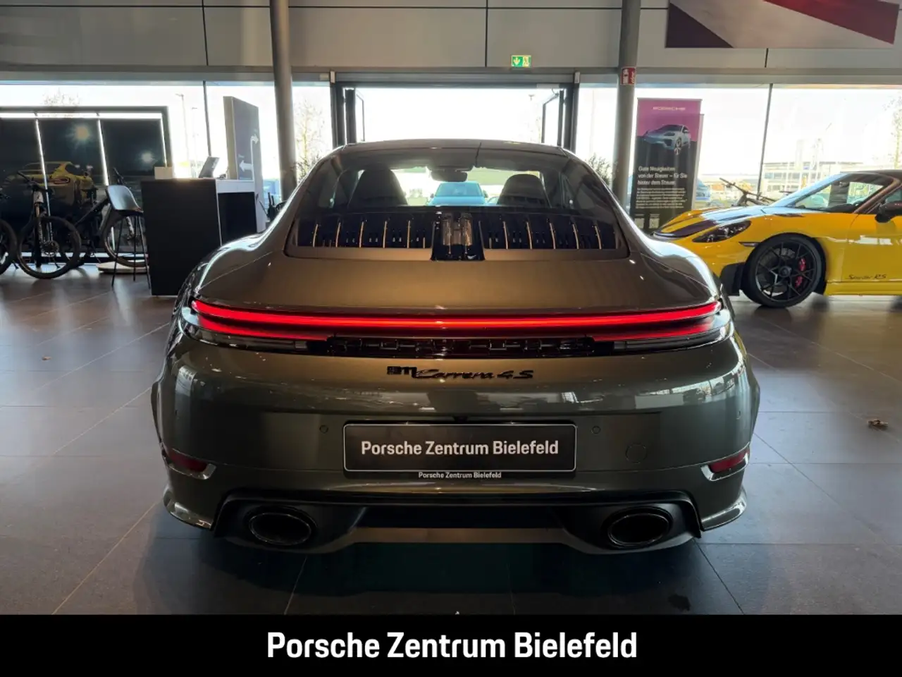 Porsche 992 911 Carrera 4S Liftsystem-VA Sportabgas BOSE 5
