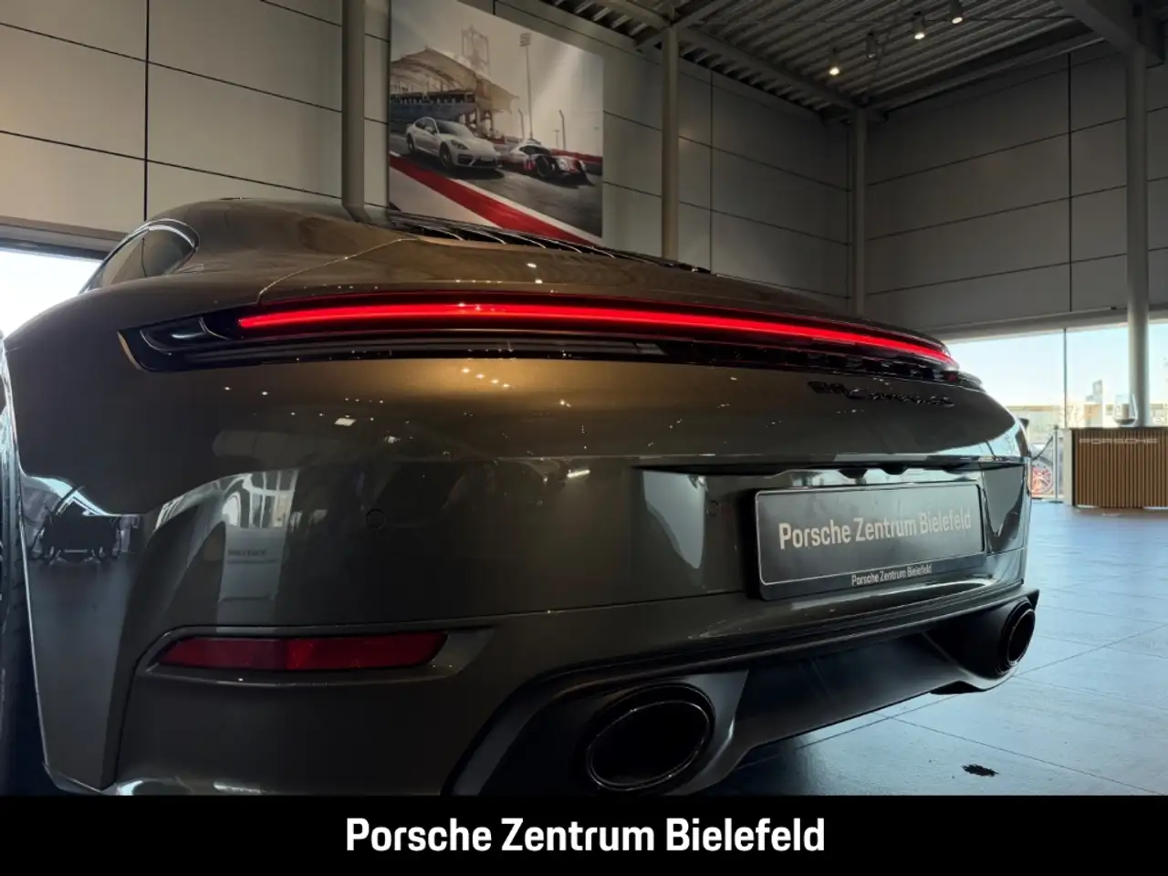 Porsche 992 911 Carrera 4S Liftsystem-VA Sportabgas BOSE 13