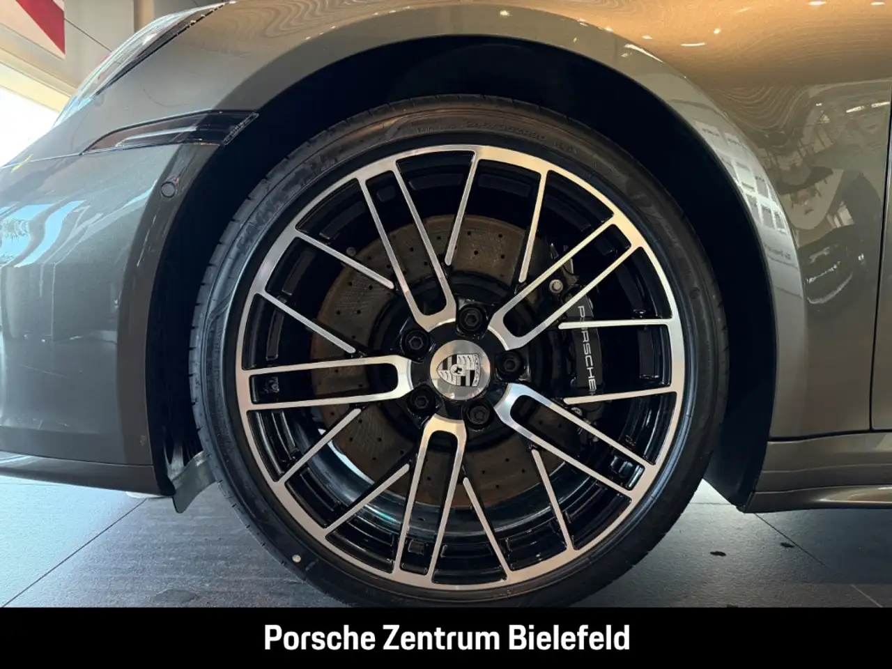 Porsche 992 911 Carrera 4S Liftsystem-VA Sportabgas BOSE 11