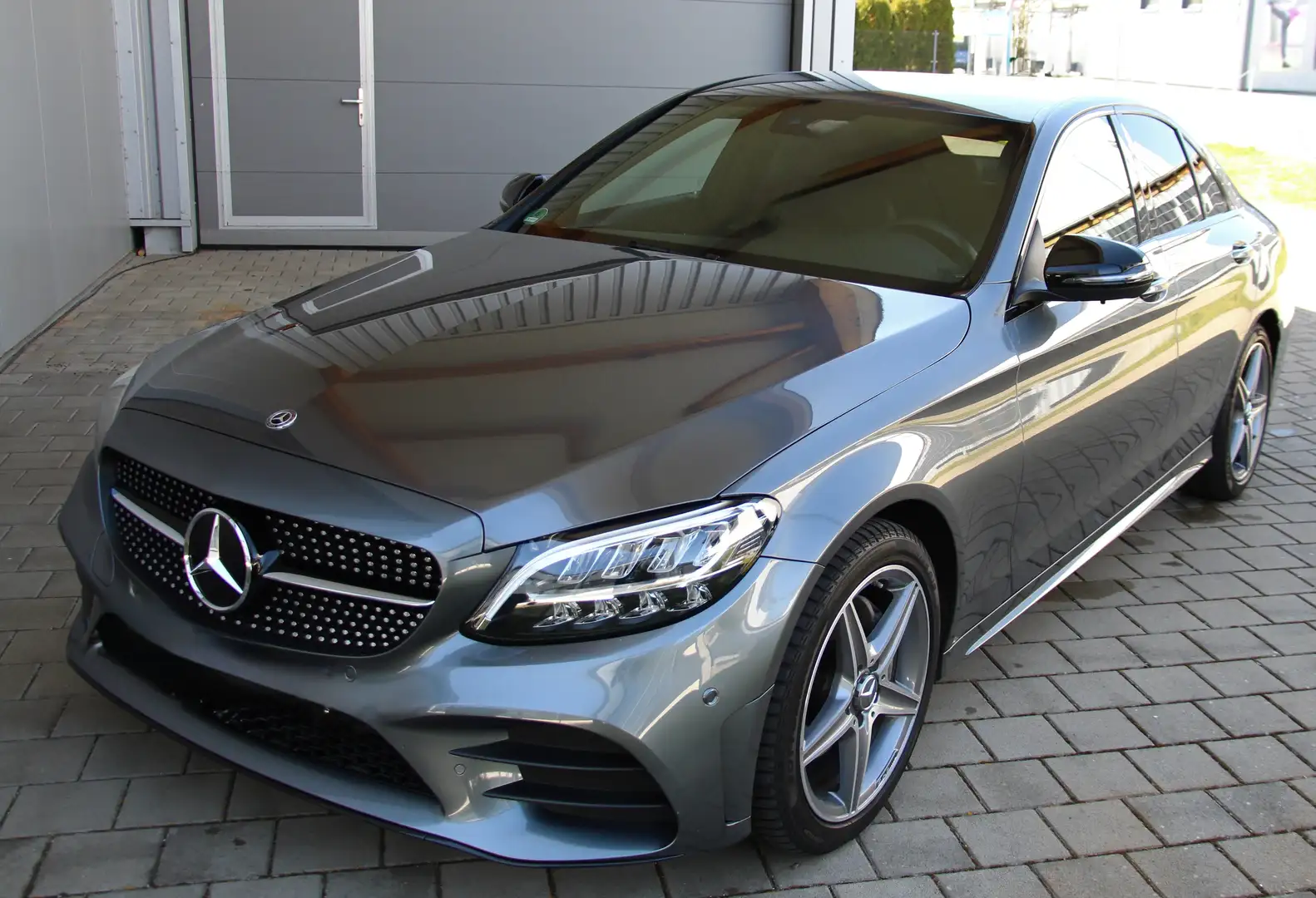 Mercedes-Benz C 200 d 9G-TRONIC AMG Line Grau - 2
