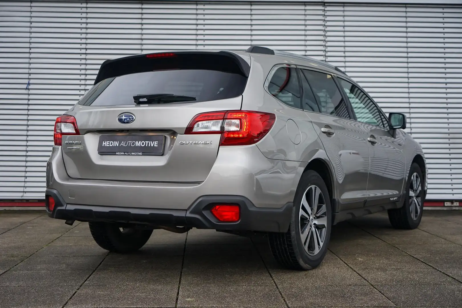 Subaru OUTBACK 2.5i Premium | AWD | Afneembare trekhaak | Dealero Grijs - 2