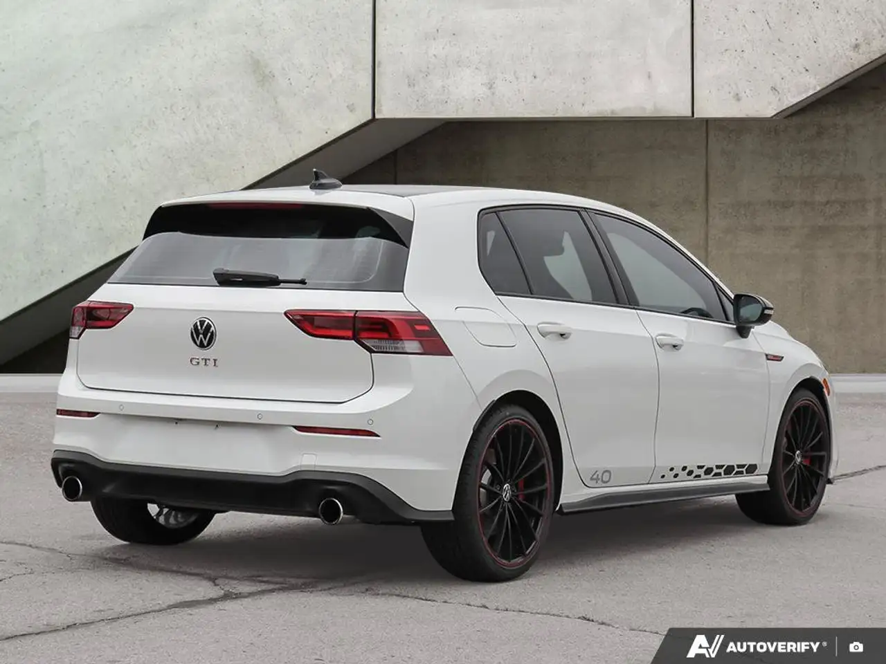 Volkswagen Golf GTI снимка Volkswagen Golf GTI