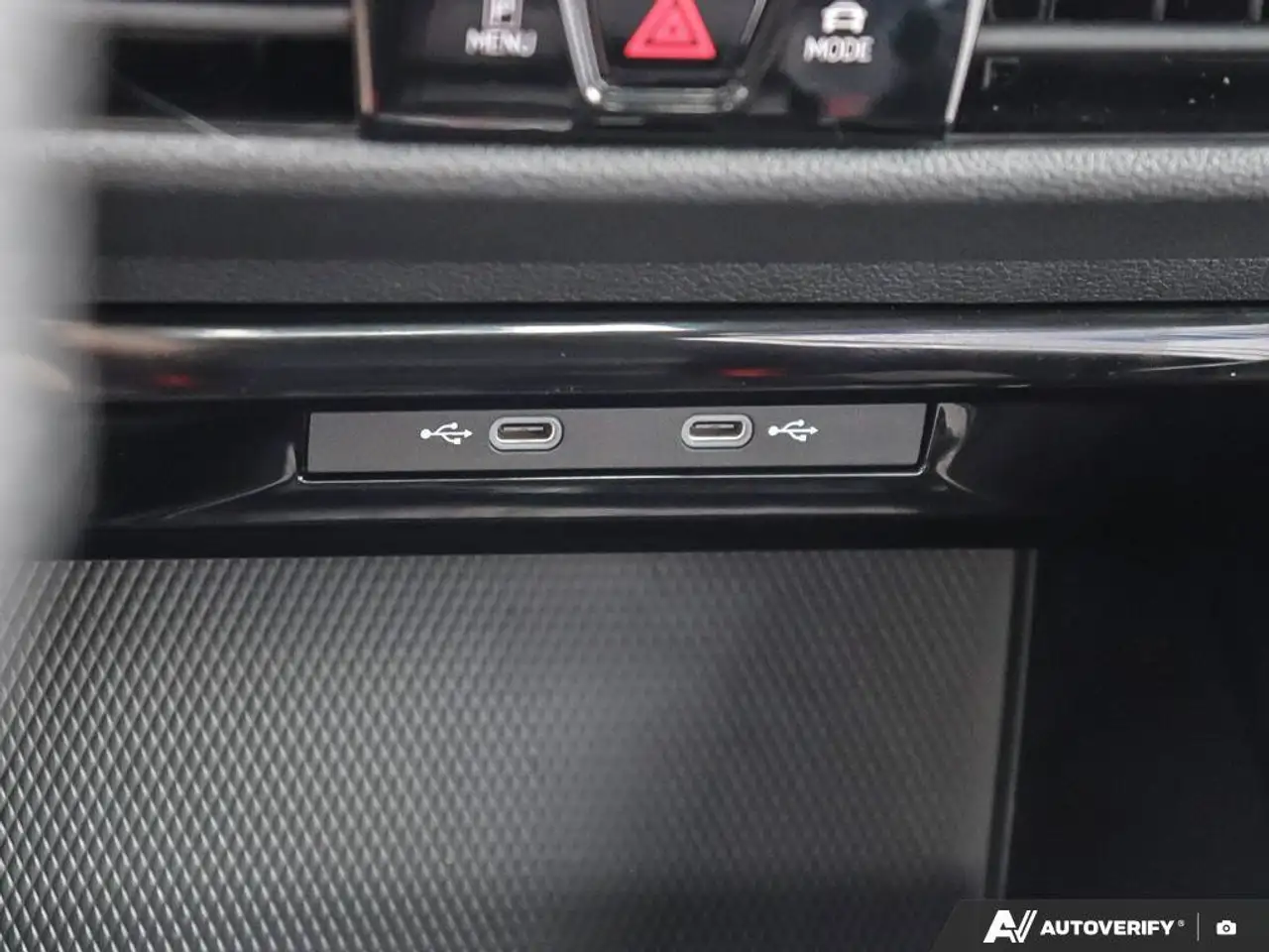 Volkswagen Golf GTI снимка Volkswagen Golf GTI