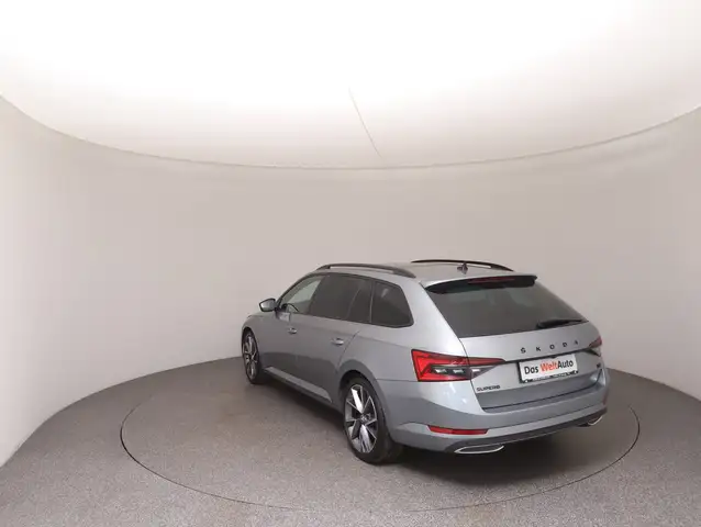 Skoda Superb view 5