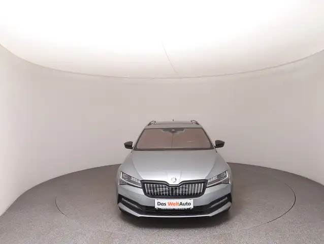 Skoda Superb view 3