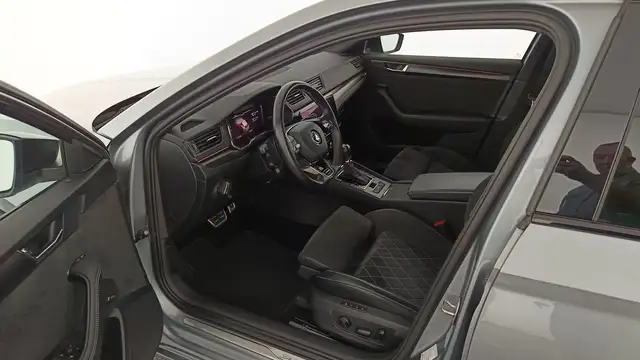 Skoda Superb view 9