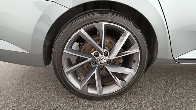 Skoda Superb view 30