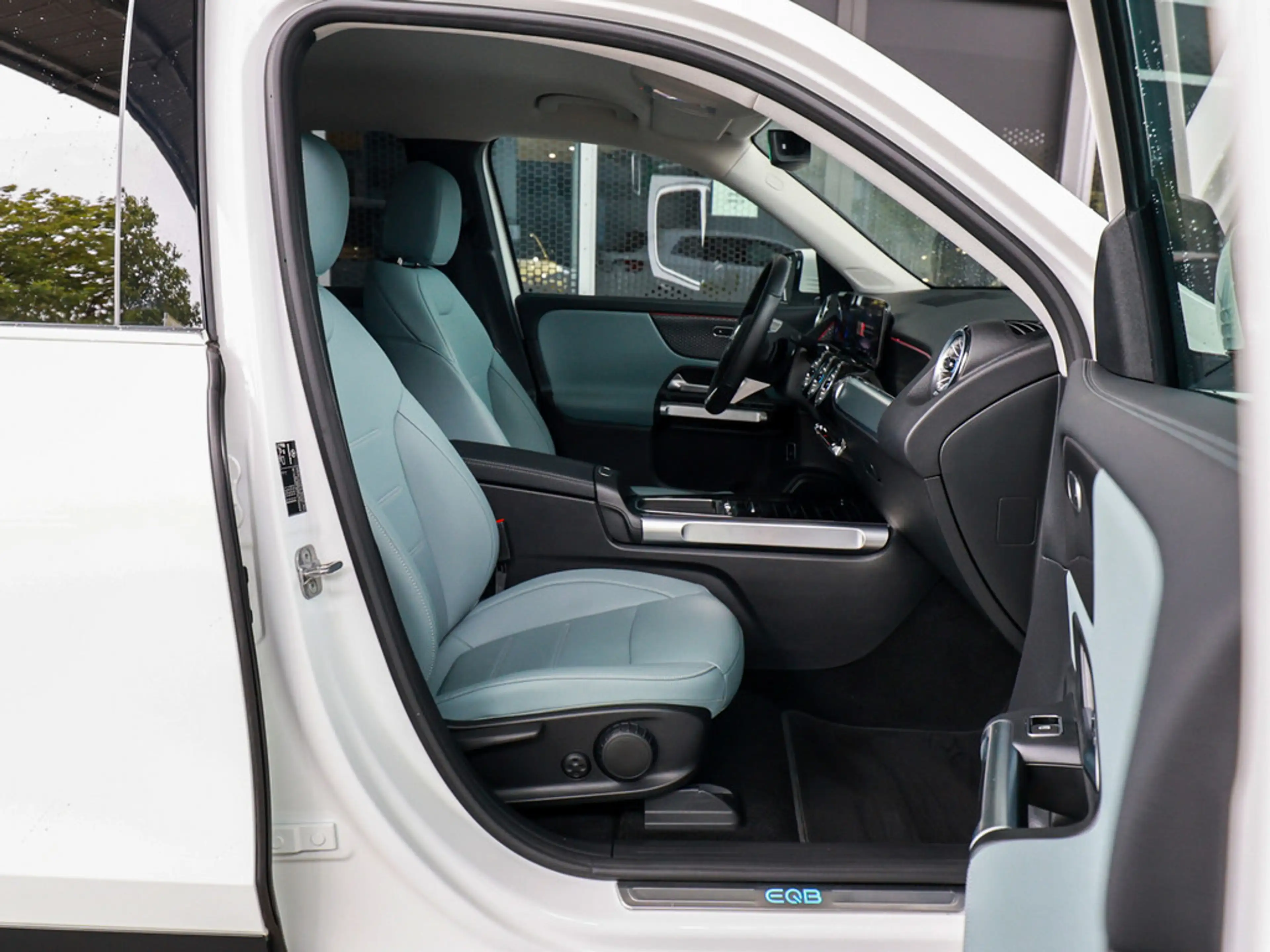 Mercedes-Benz EQB 250 + Progressive Advanced LED NAVI KAMERA — photo 4
