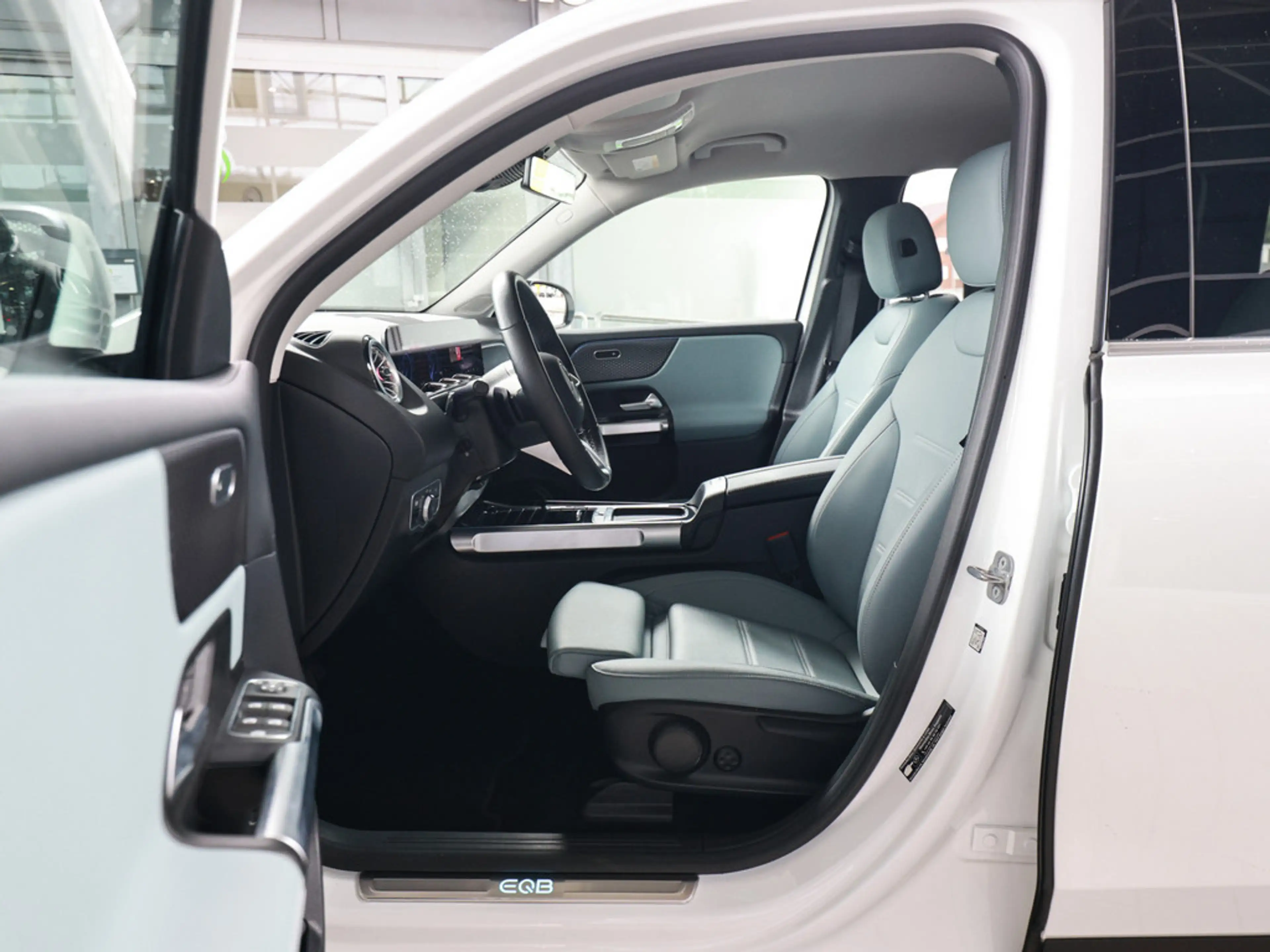 Mercedes-Benz EQB 250 + Progressive Advanced LED NAVI KAMERA — photo 12