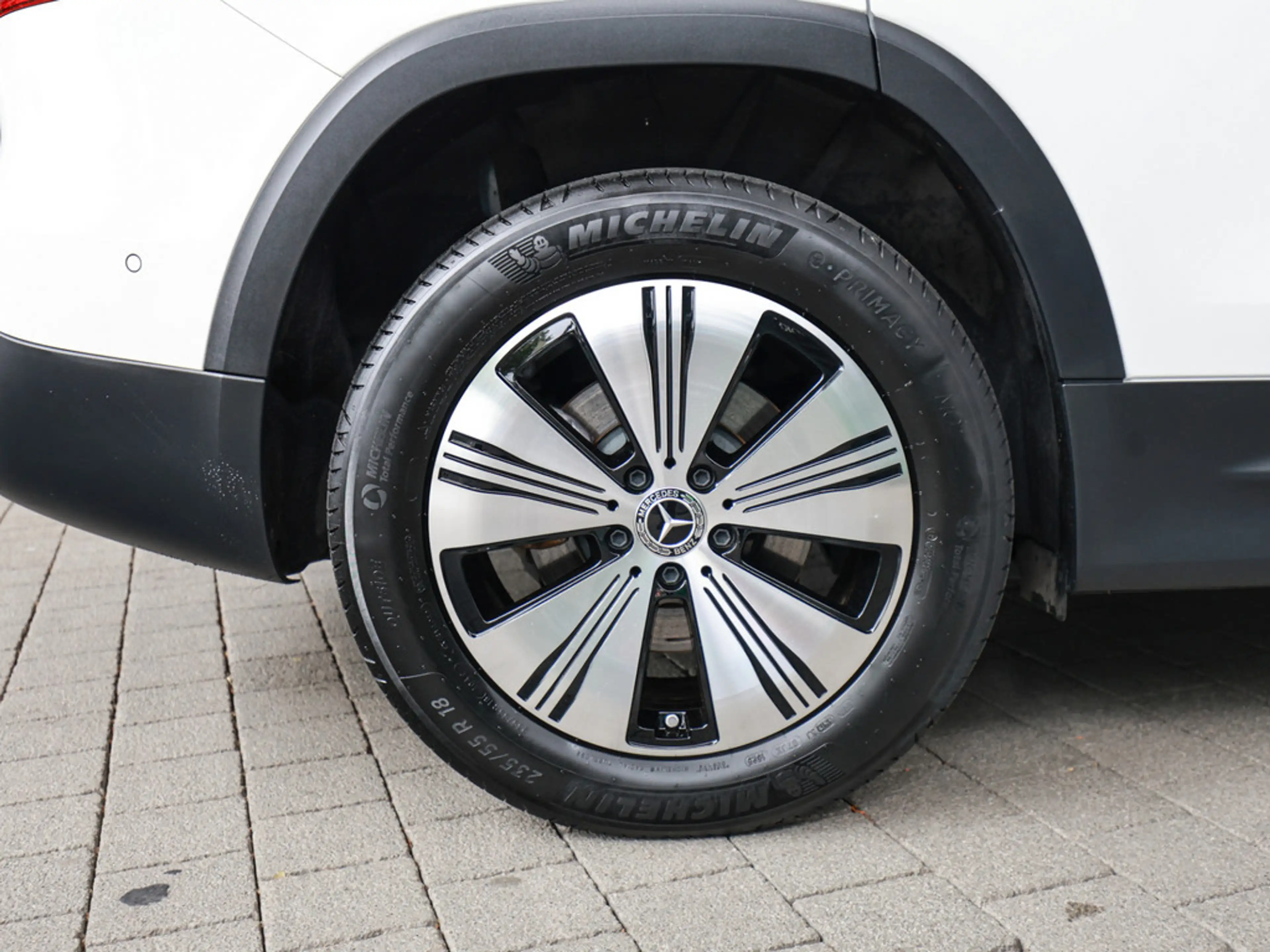 Mercedes-Benz EQB 250 + Progressive Advanced LED NAVI KAMERA — photo 9