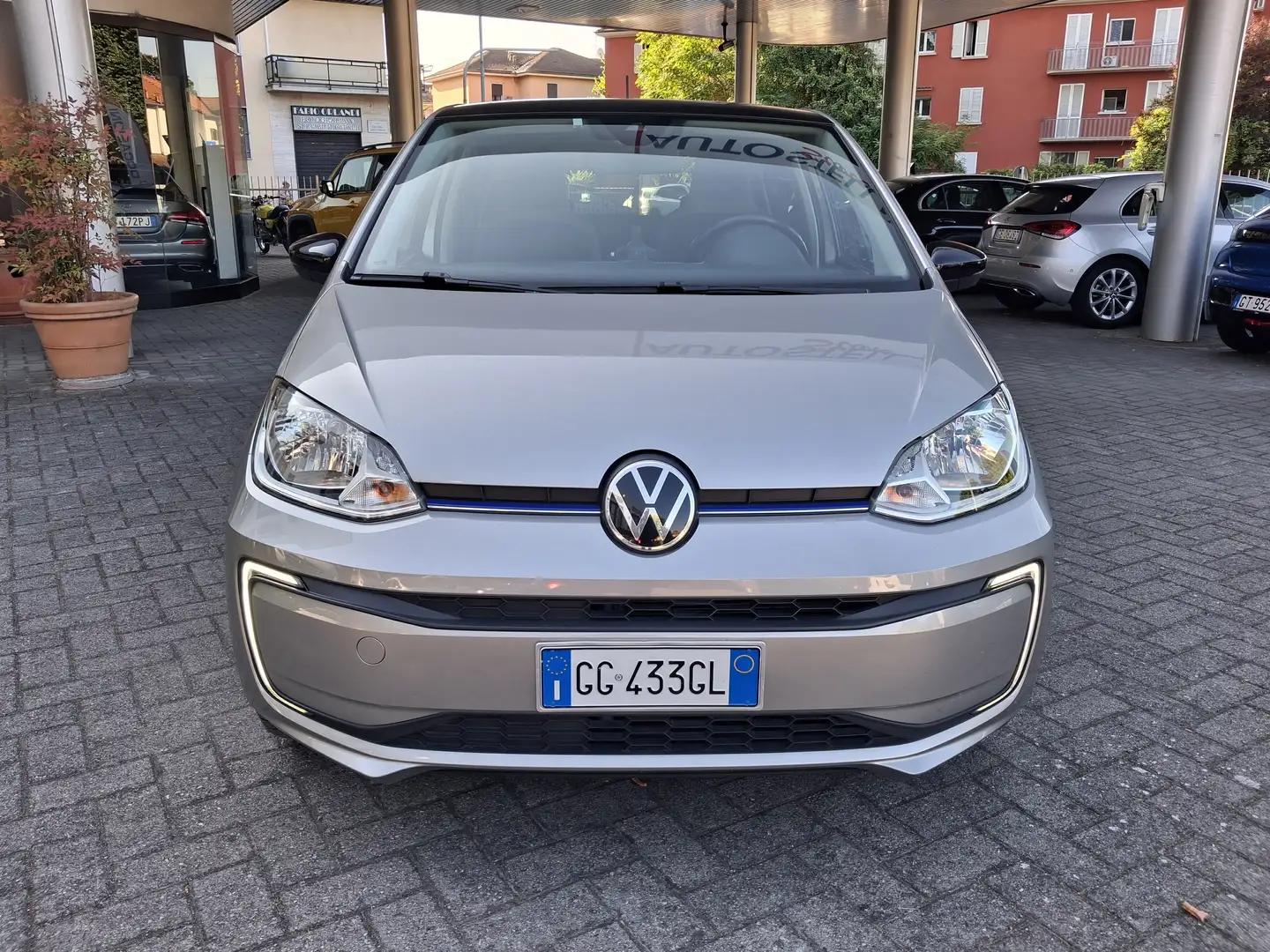 Volkswagen up! e-up! 5p MY 2022 61kw 83CV allest. full optional Grigio - 1