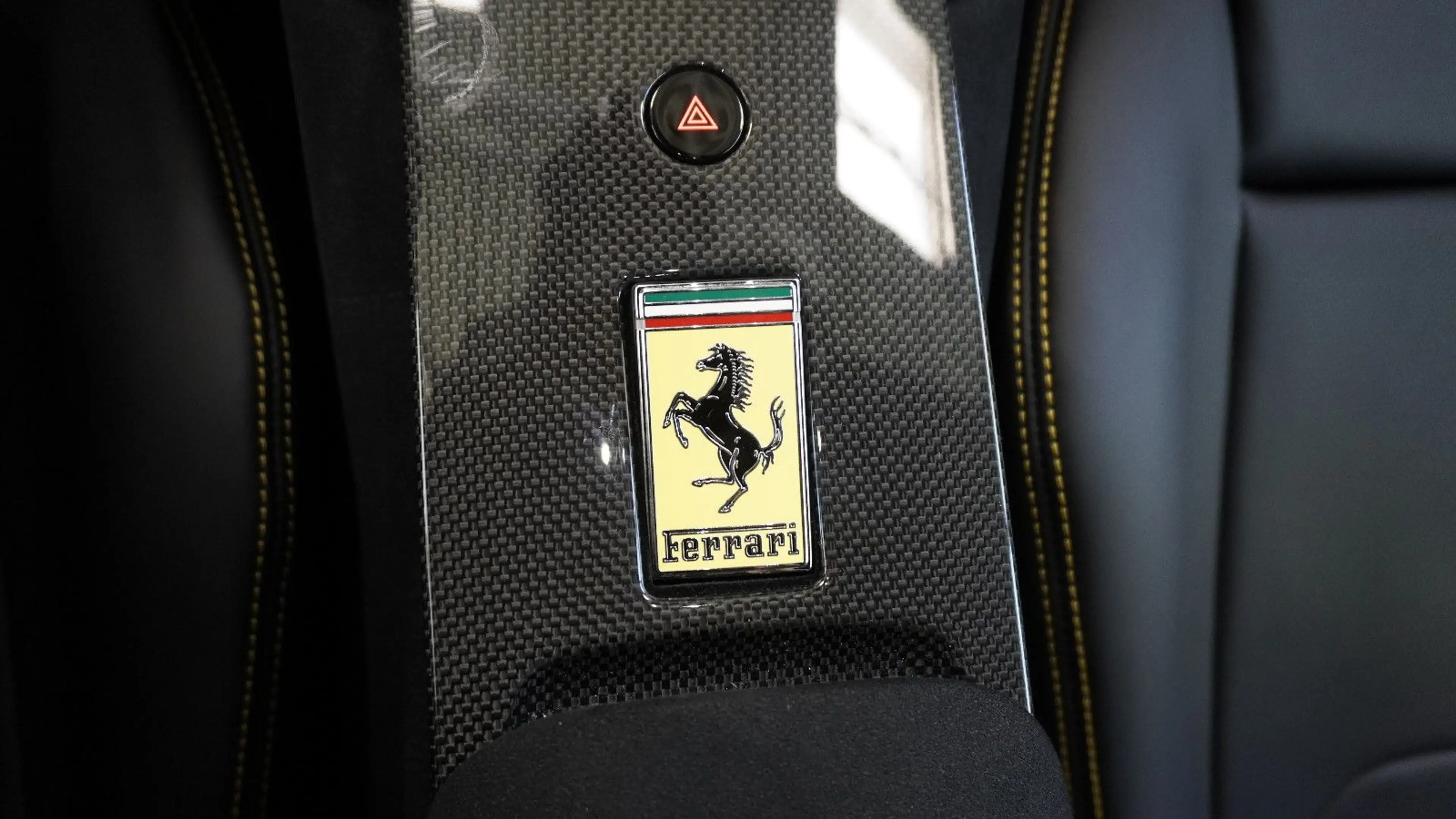 Ferrari Amalfi *Beif.DISPLAY*CARBON+LED*HIFI SOUNDSYSTEM — photo 13