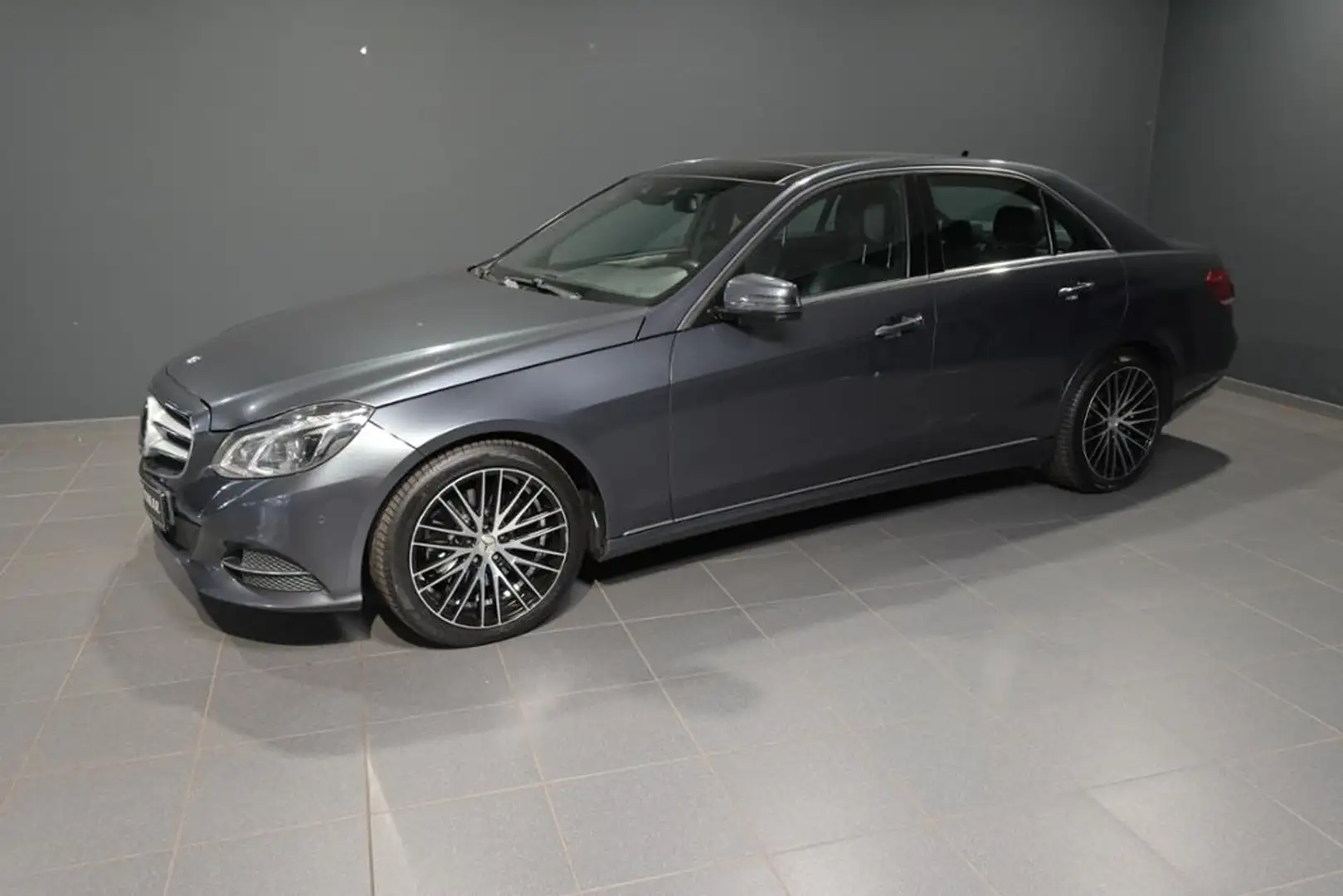 Mercedes-Benz E 350 BlueTEC Limousine AVANTGARDE/AHK/PANO/LED Grau - 1