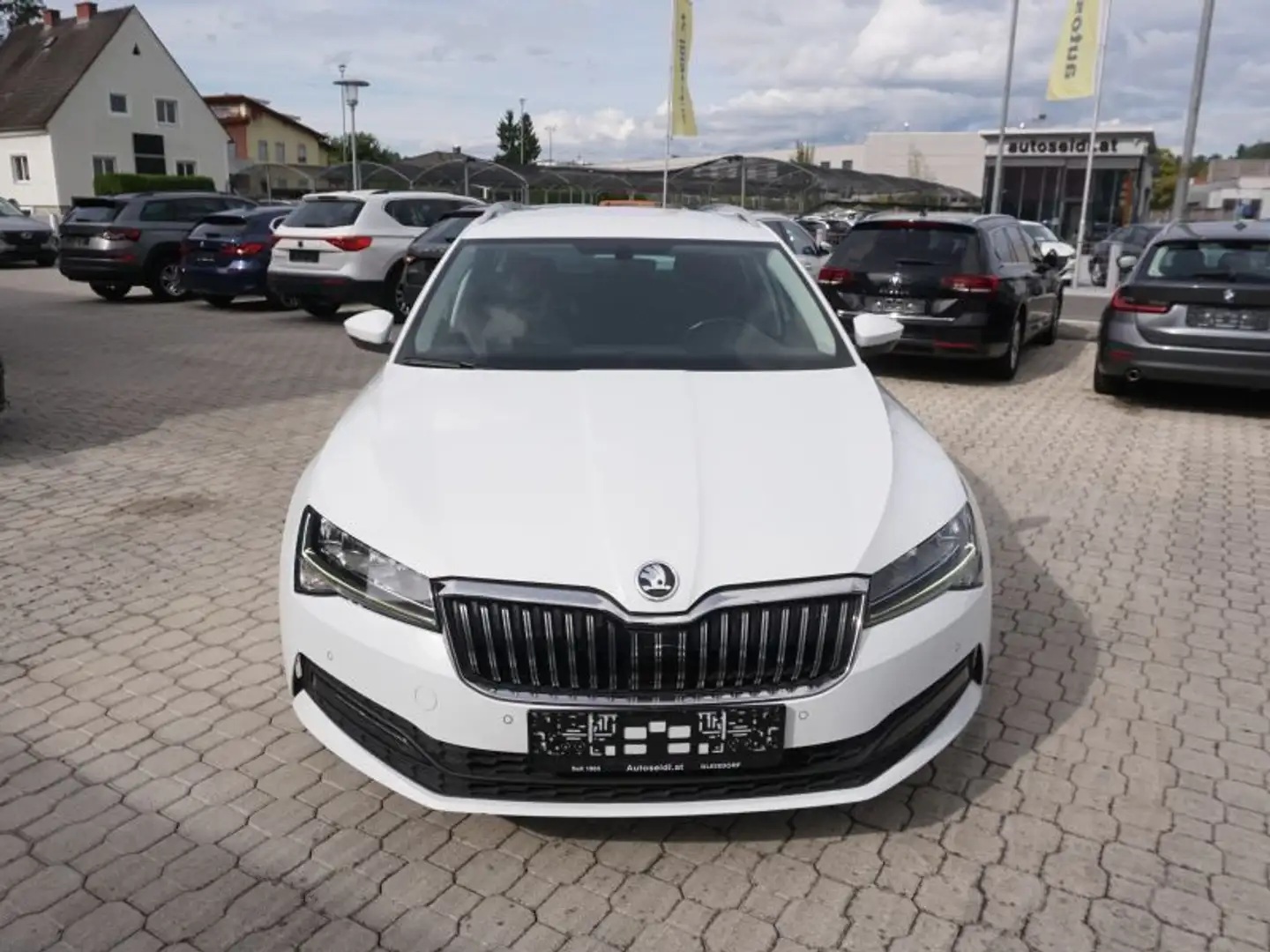 Skoda Superb Kombi 2,0 TDI Ambition DSG *2022er+VIRTUAL+LED* Weiß - 2