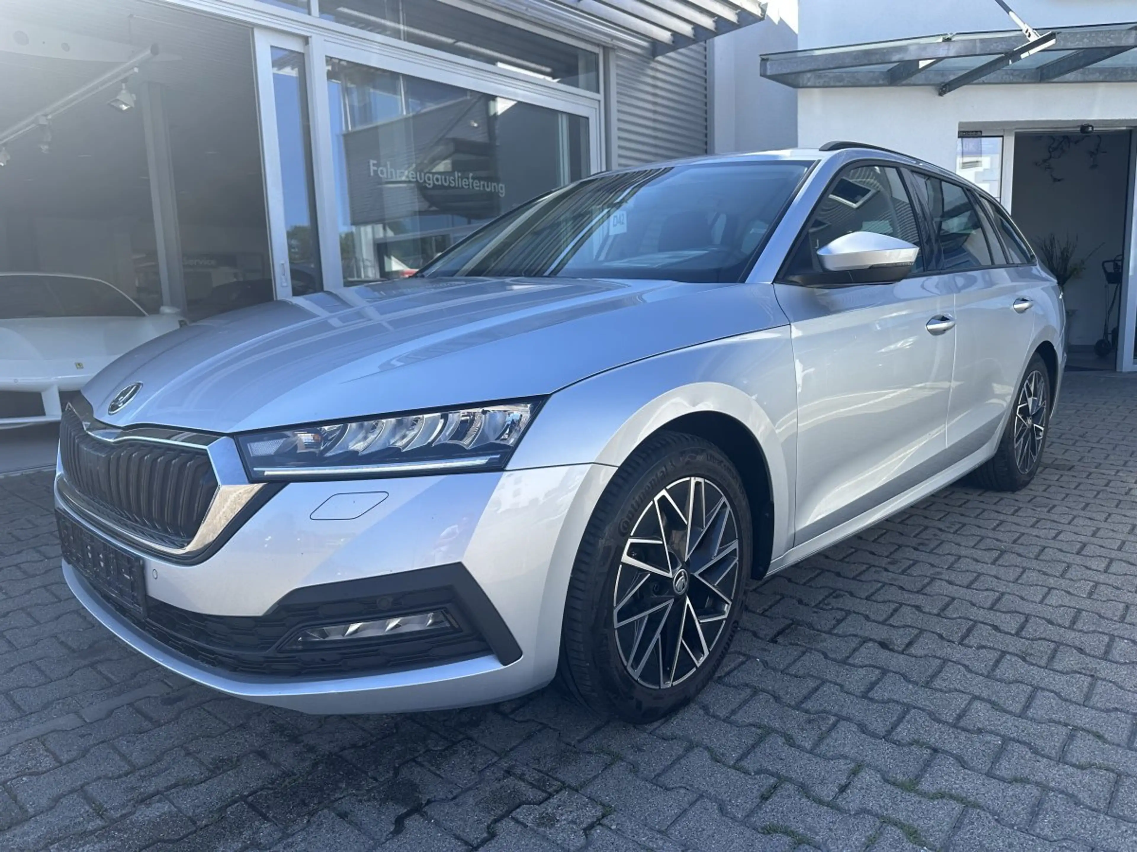 Skoda Octavia Combi 2.0TDI CLEVER LED*KAMERA*17-ZOLL — photo 2