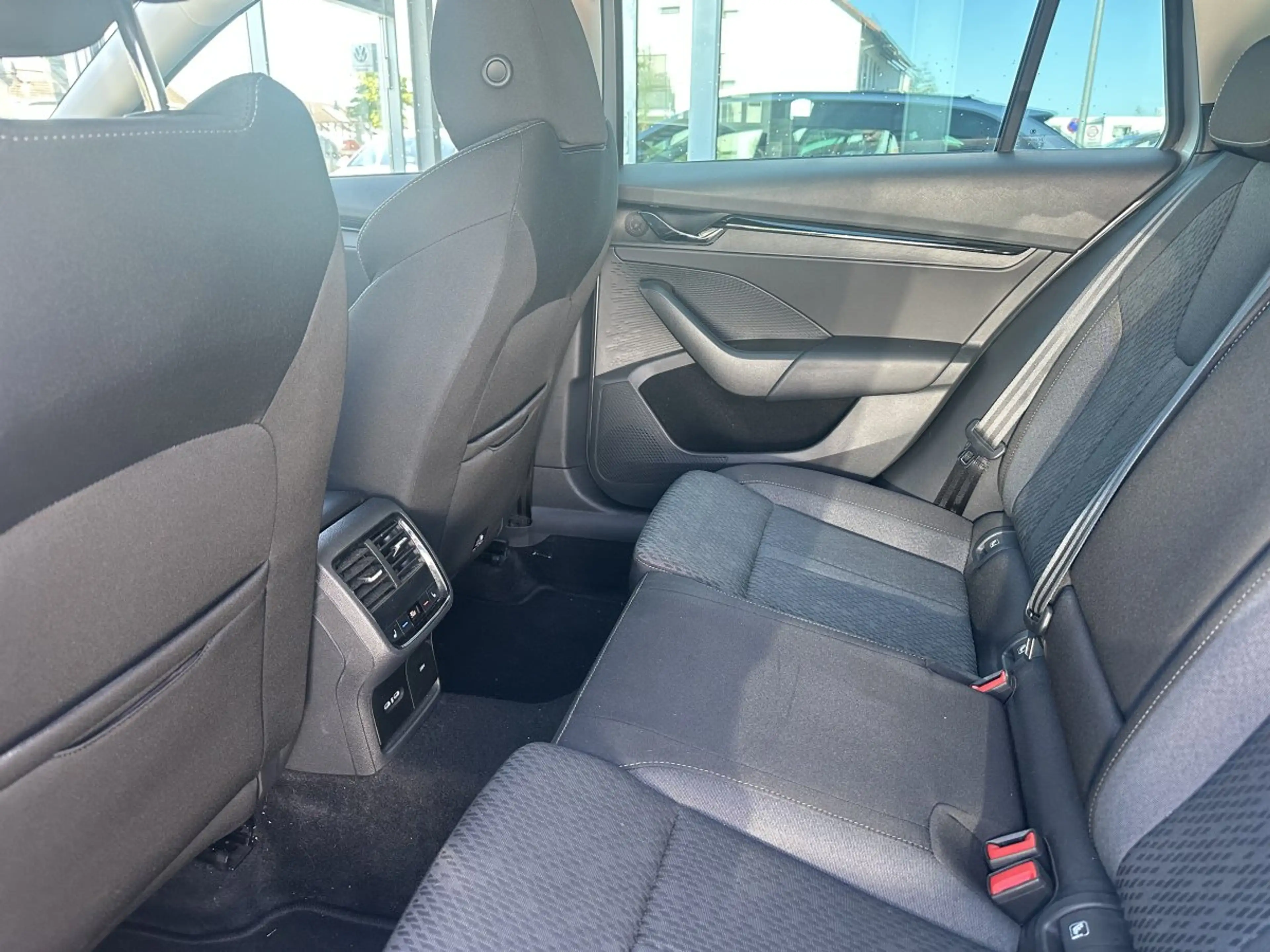 Skoda Octavia Combi 2.0TDI CLEVER LED*KAMERA*17-ZOLL — photo 10