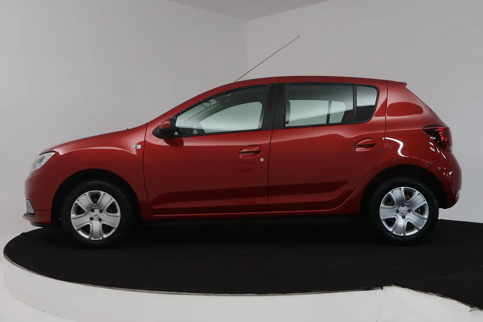 Dacia Sandero 0.9 TCe Laureate (TREKHAAK, PARKEERSENSOREN, AIRCO Rot - 2