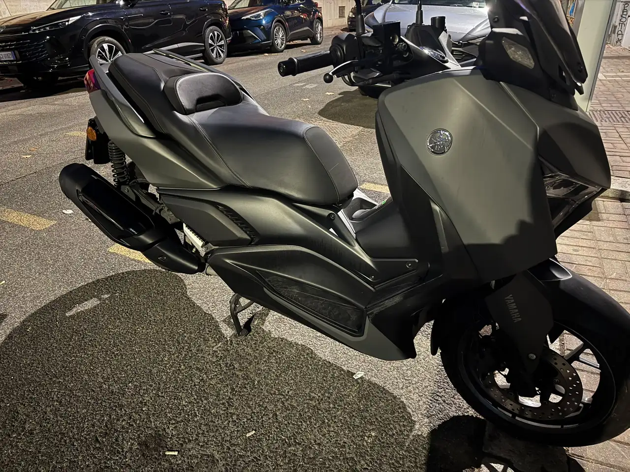 Yamaha X-Max 300