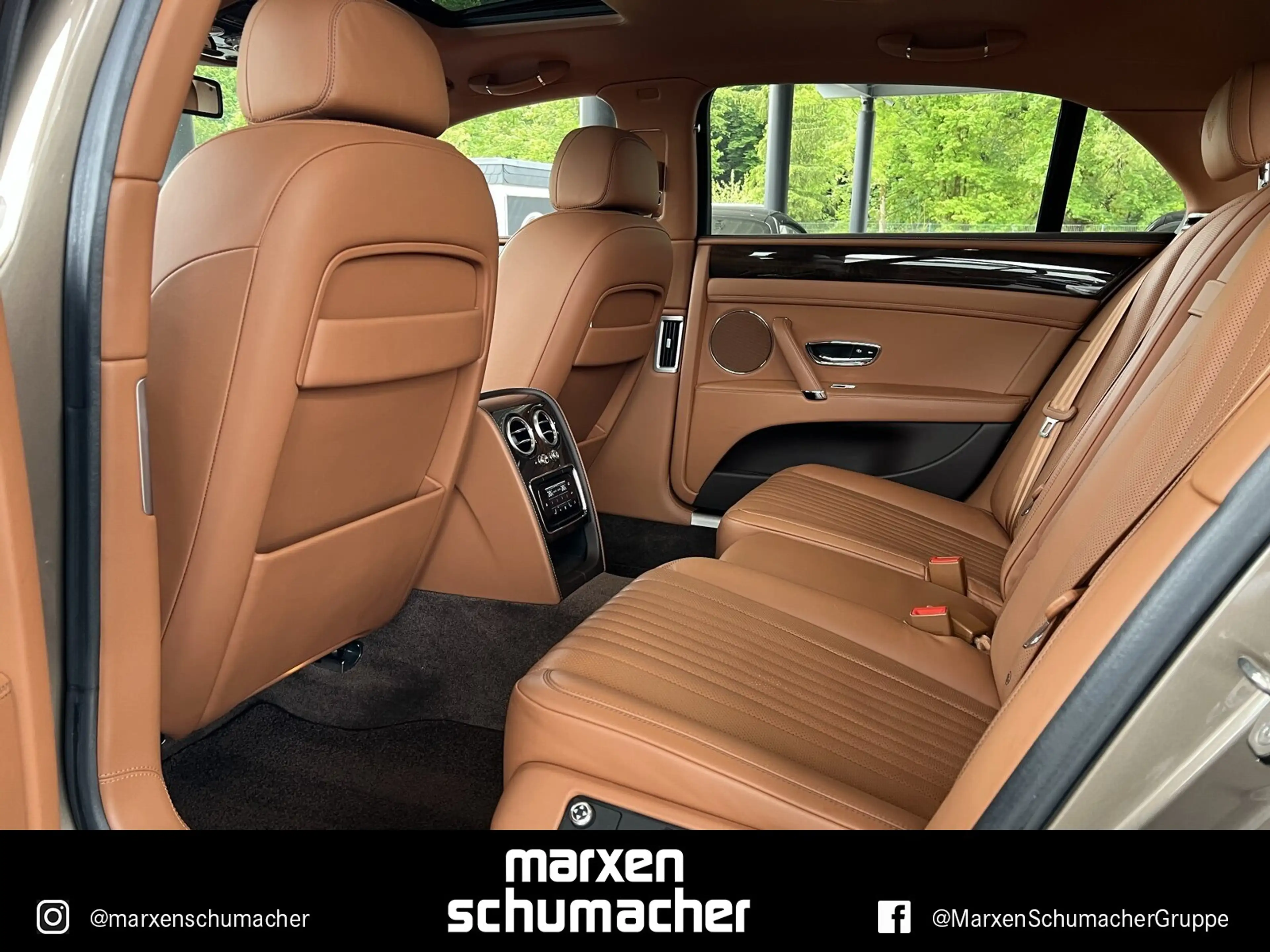 Bentley Flying Spur Flying Spur V8 S 4WHEEL Massage+CruiseControl+4W — photo 13