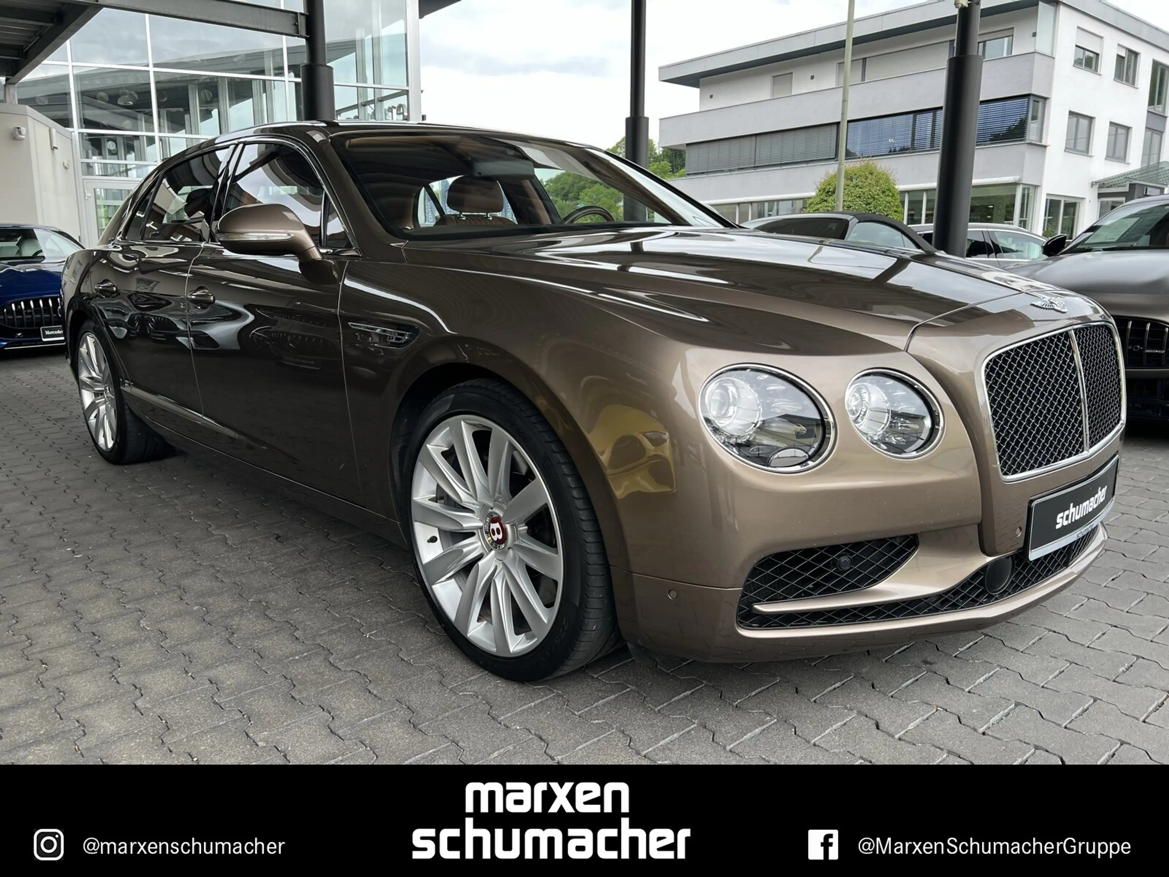 Bentley Flying Spur Flying Spur V8 S 4WHEEL Massage+CruiseControl+4W — photo 3