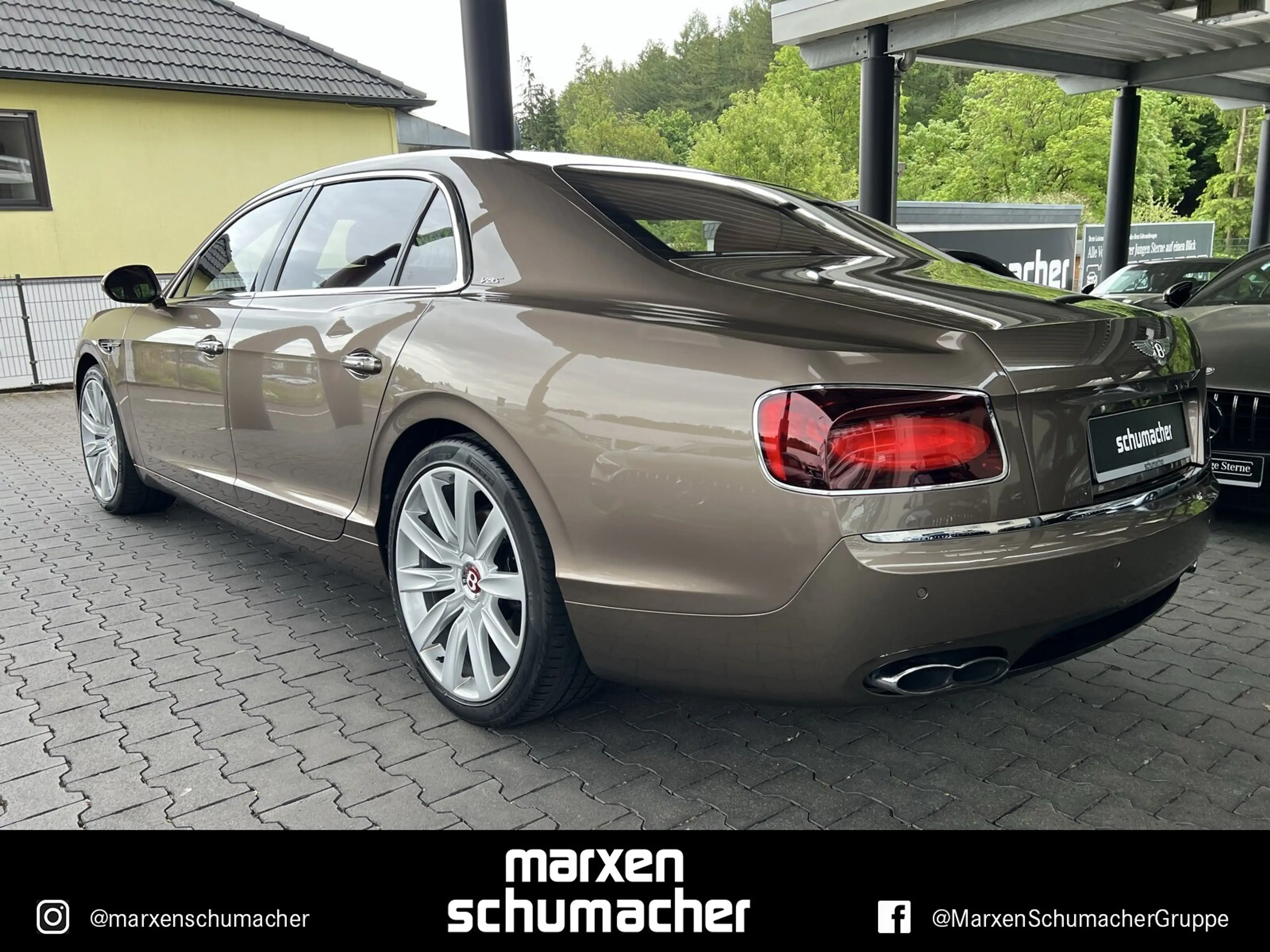 Bentley Flying Spur Flying Spur V8 S 4WHEEL Massage+CruiseControl+4W — photo 6