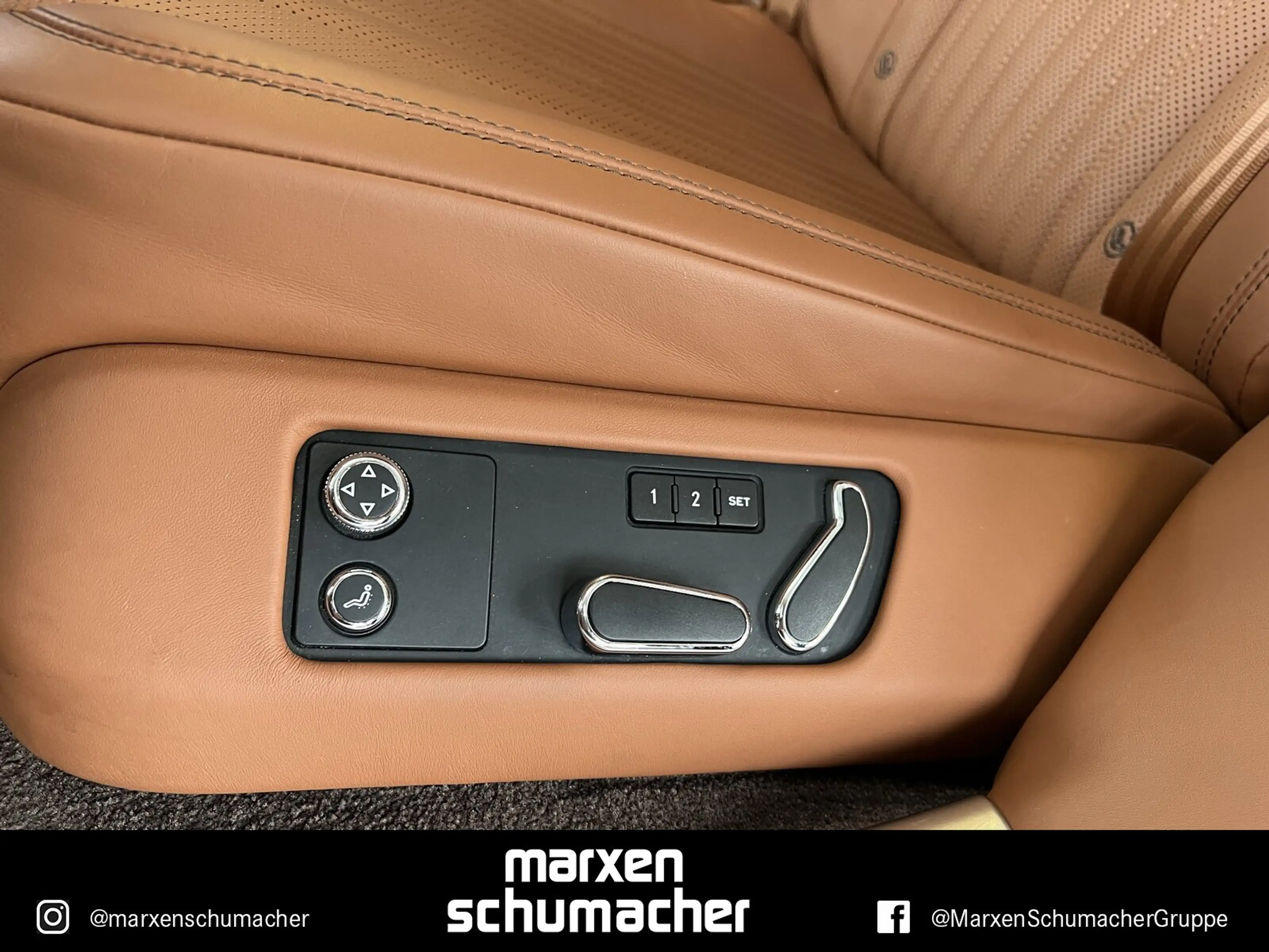 Bentley Flying Spur Flying Spur V8 S 4WHEEL Massage+CruiseControl+4W — photo 14