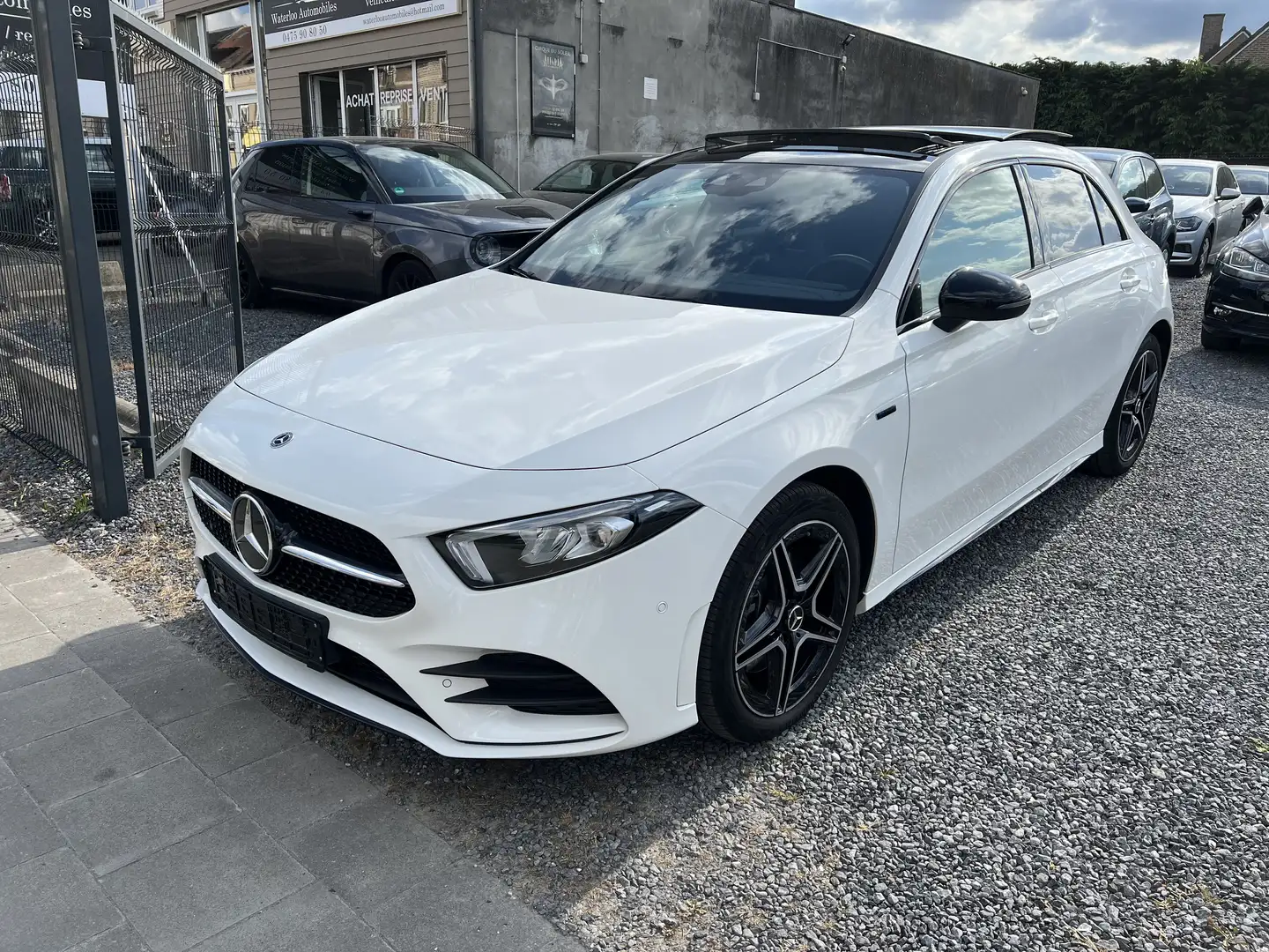 Mercedes-Benz A 250 e PHEV Business Solution Serie Édition Pack AMG Blanc - 1