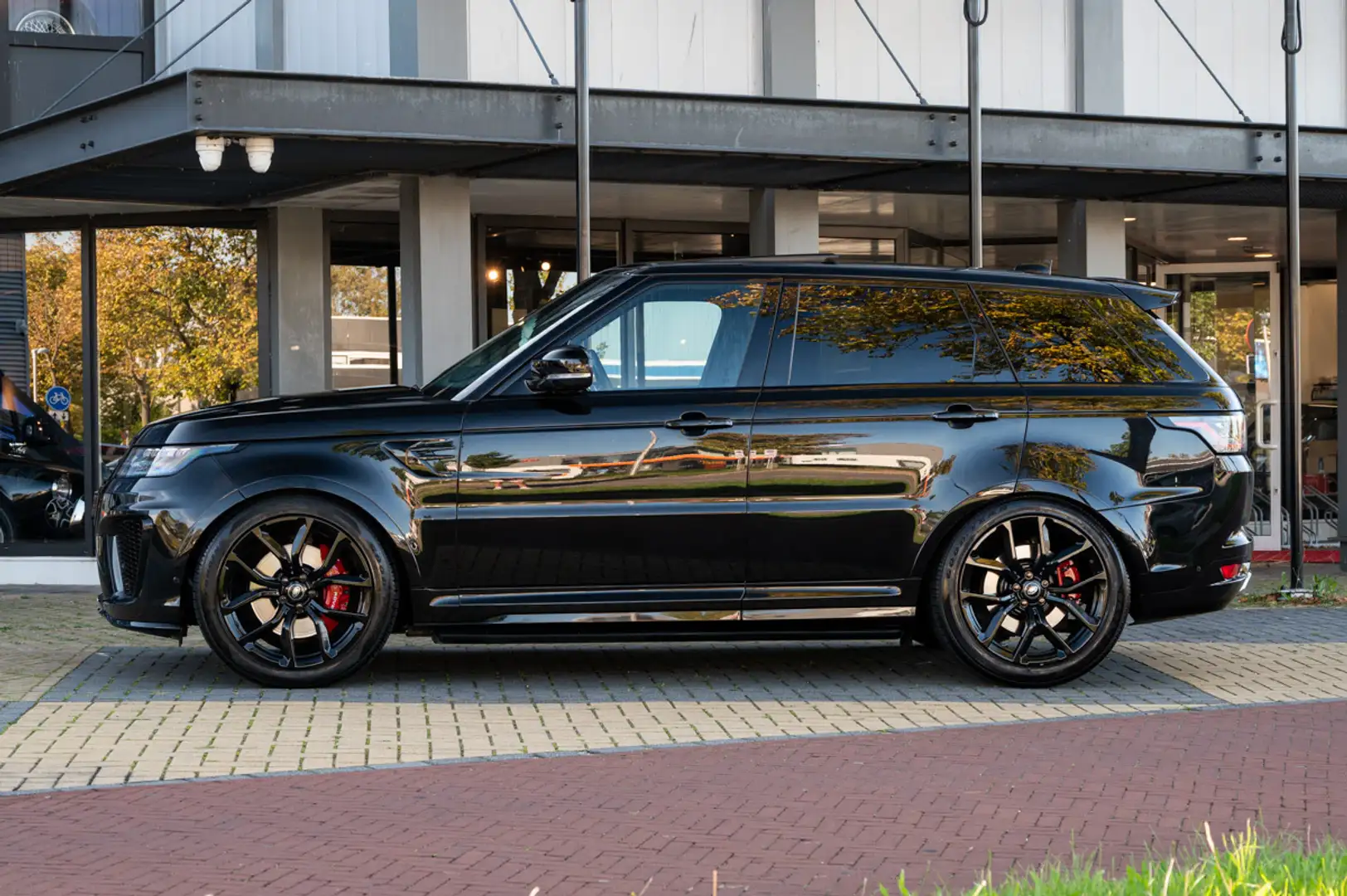 Land Rover Range Rover Sport P575 SVR Zwart - 2