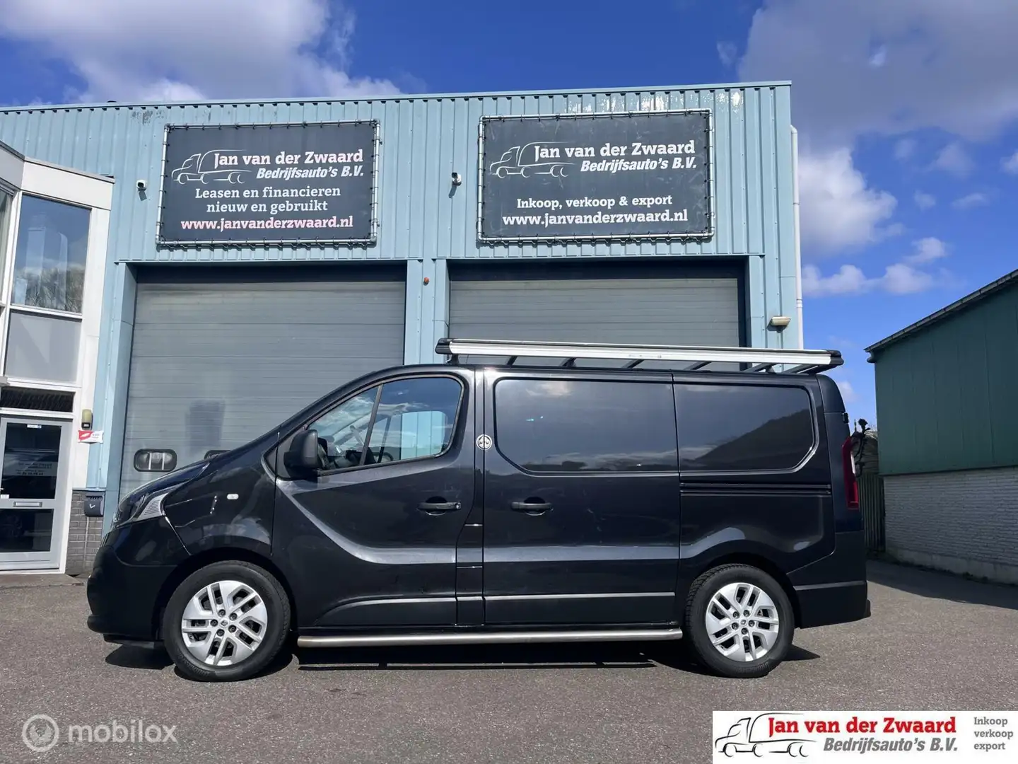 Renault Trafic 1.6 dCi EURO 6 Airco 2 x schuifdeur Imperiaal Trek Zwart - 1
