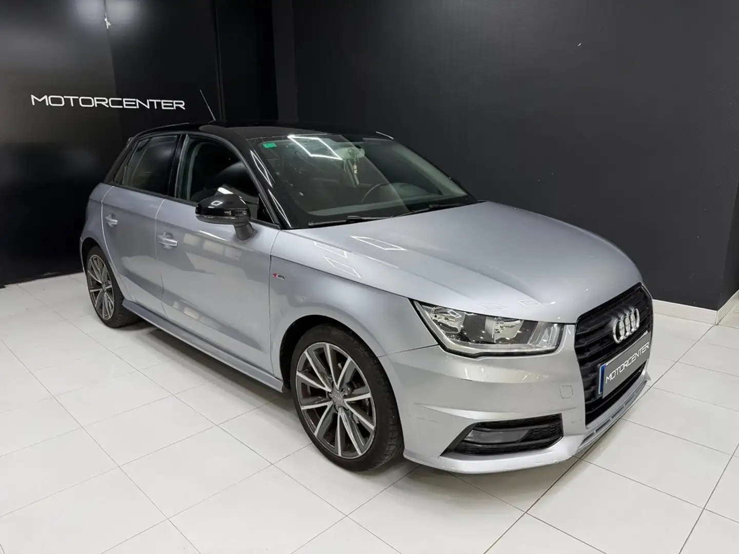 Audi A1 Sportback 1.0 TFSI 95CV Adrenalin Gris - 1