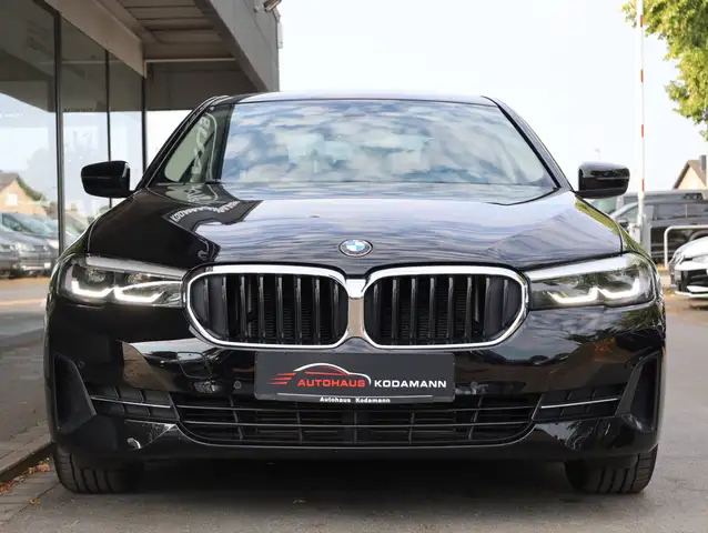 BMW 5 Series view 4