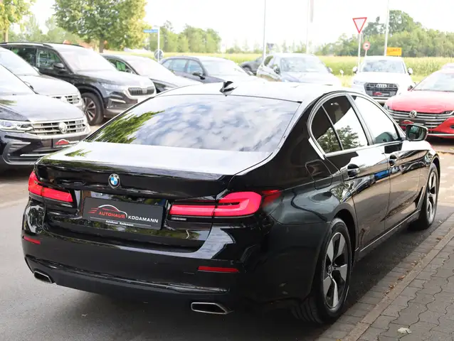 BMW 5 Series view 10