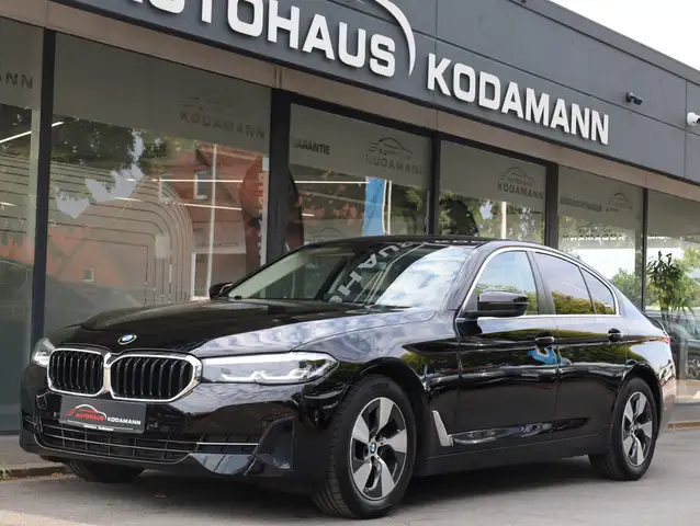 BMW 5 Series view 6