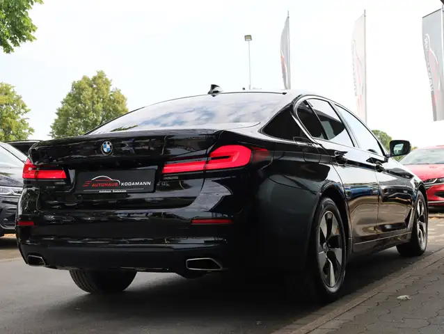 BMW 5 Series view 11