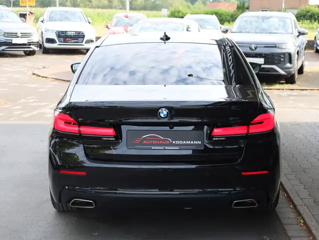 BMW 5 Series view 9