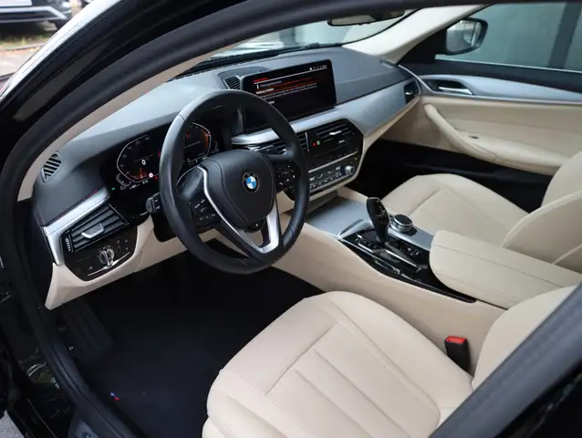 BMW 5 Series view 14
