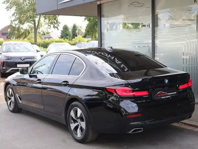 BMW 5 Series view 7