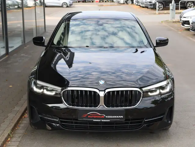 BMW 5 Series view 3