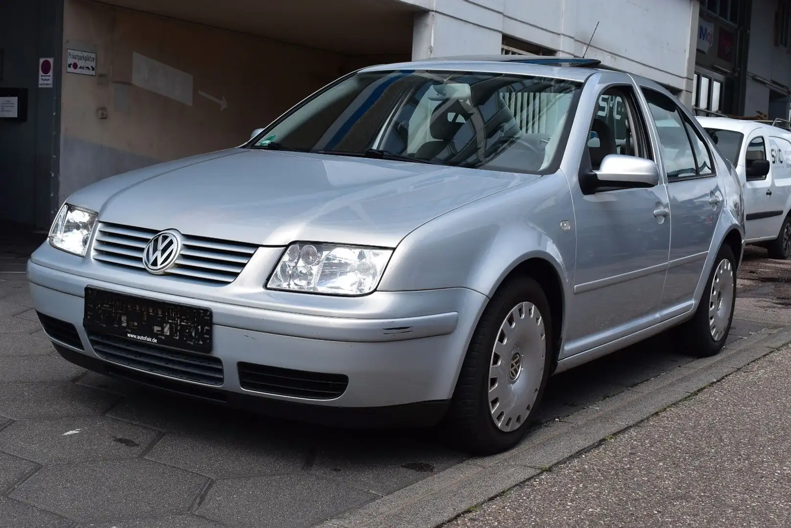Volkswagen Bora Automatik Orginal Km*Perfektes Anfänger Fzg Szürke - 1