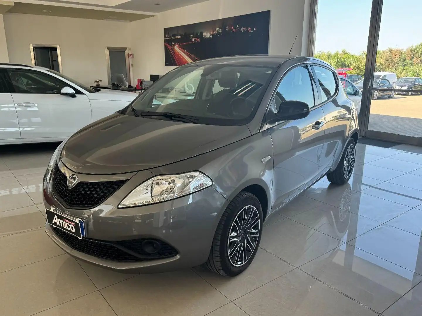Lancia Ypsilon 1.2 69 CV 5p. S&S Platinum 20.000 Km Сірий - 1