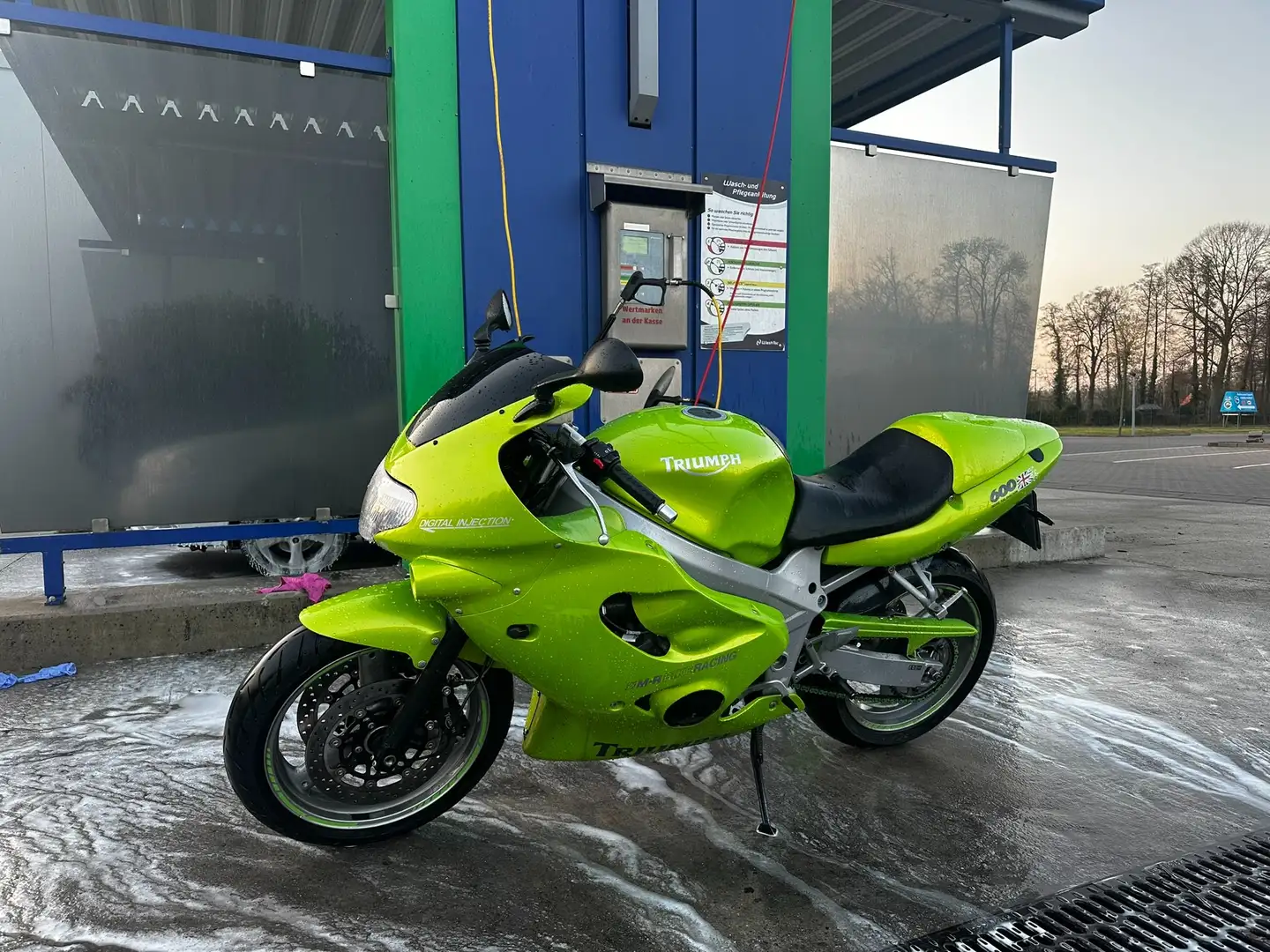 Triumph TT 600 Vert - 1
