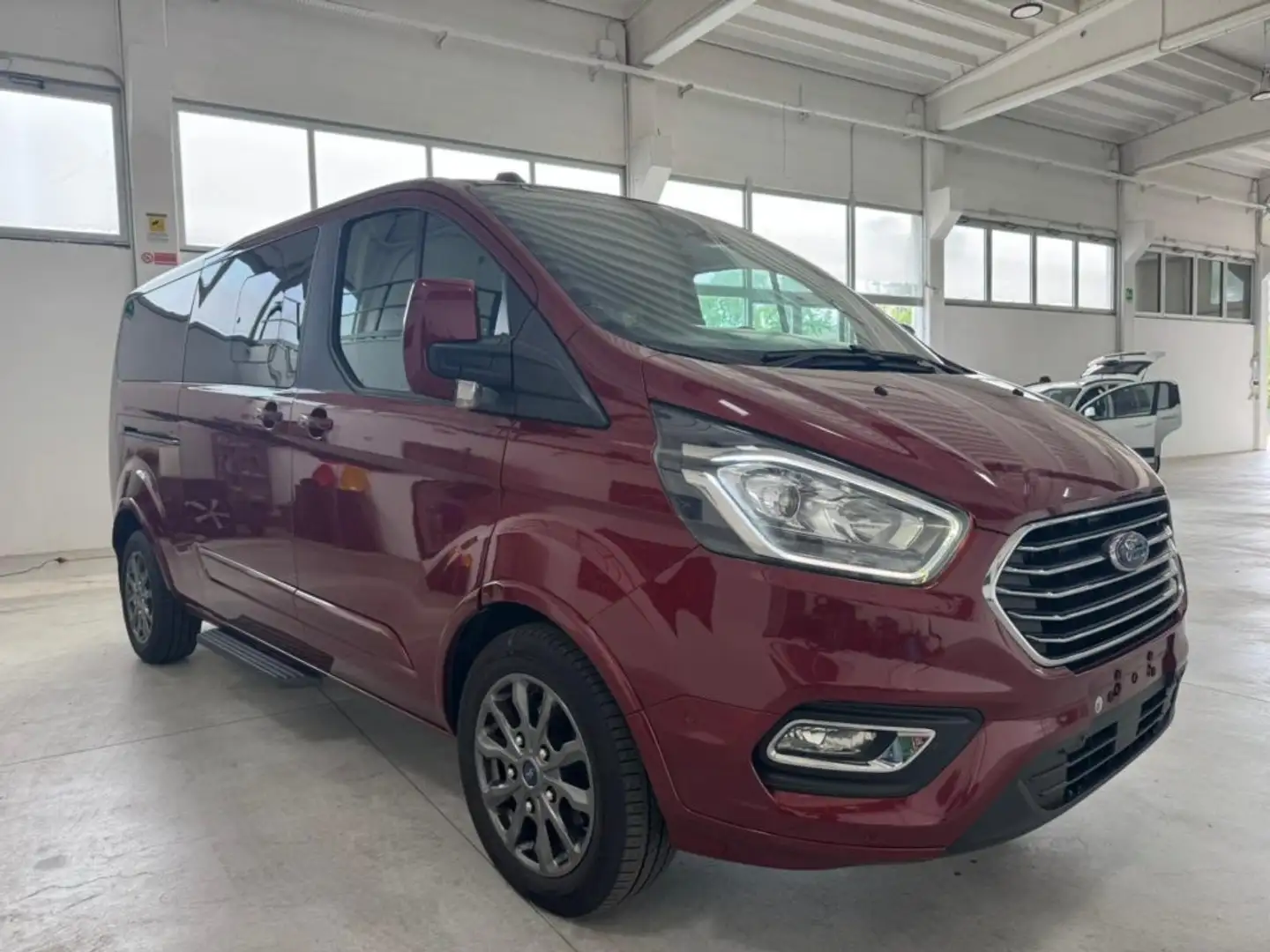 Ford Tourneo Custom 320 2.0 5p. EcoBlue 130CV Titanium 9 POSTI Rosso - 2