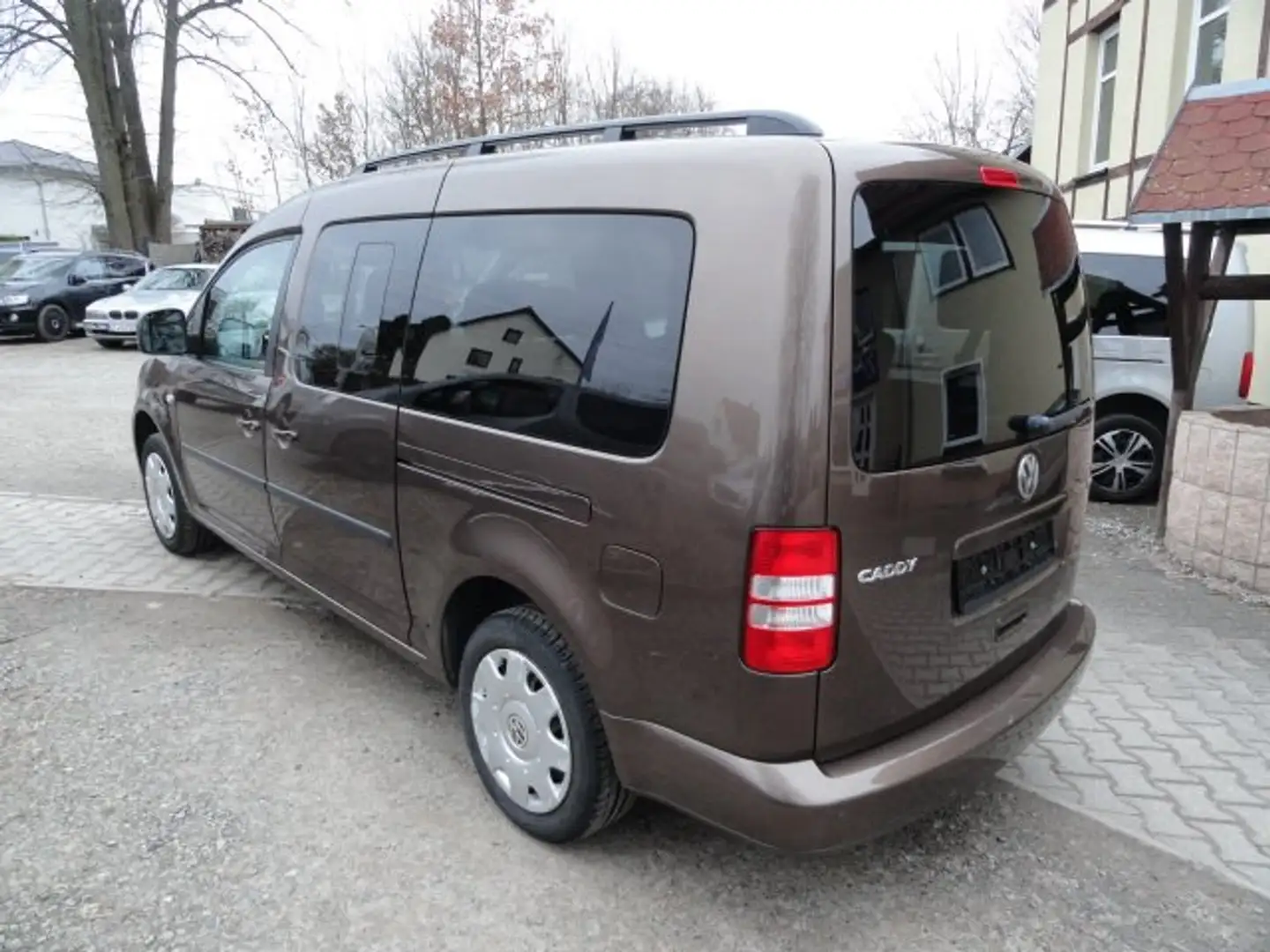 Volkswagen Caddy Maxi Trendline  7 Sitzer+Klimaautomatik Bruin - 2