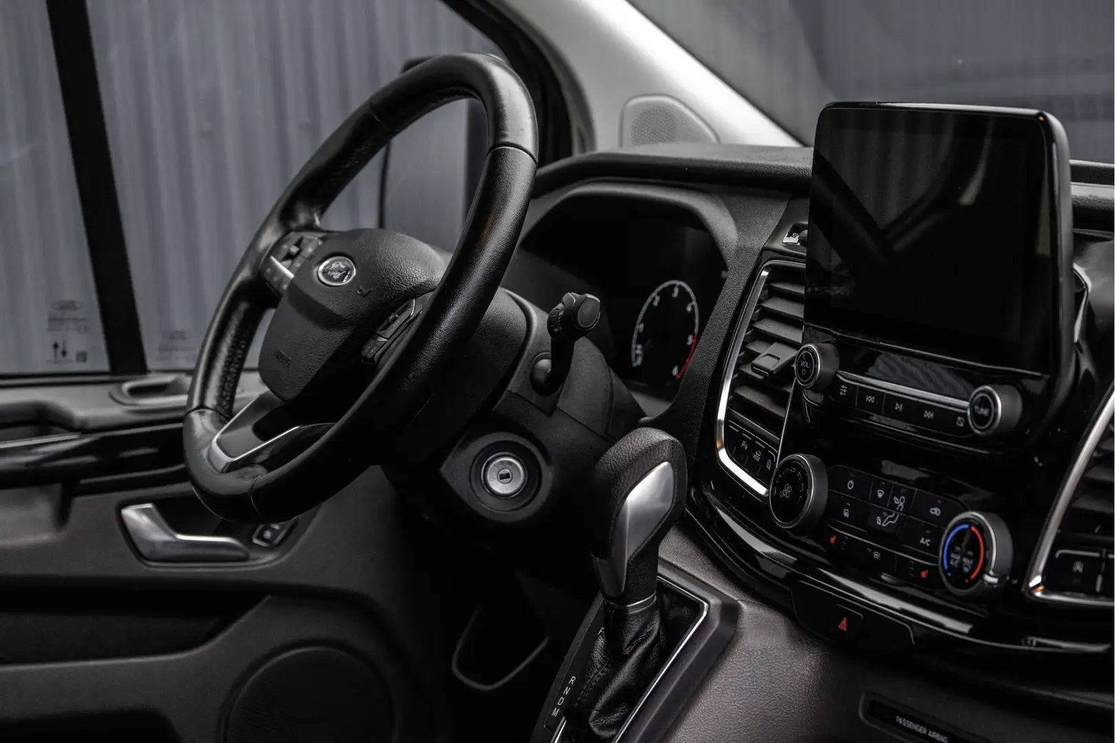 Ford Transit Custom 2.0 TDCI L2H1 Limited | 170PK | Cruise | Navi | Ai Grijs - 2