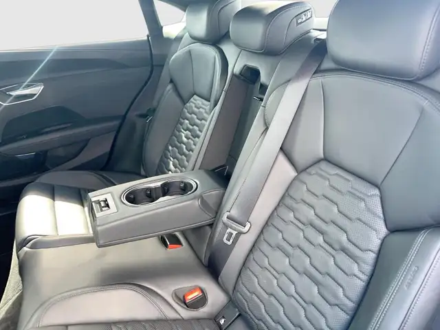 Audi e-tron GT view 12