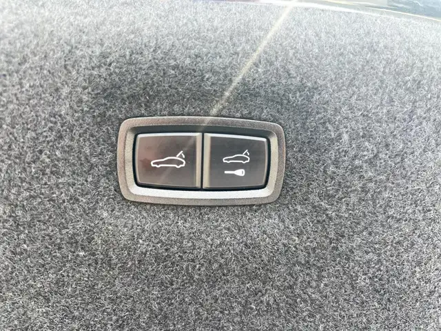 Audi e-tron GT view 14